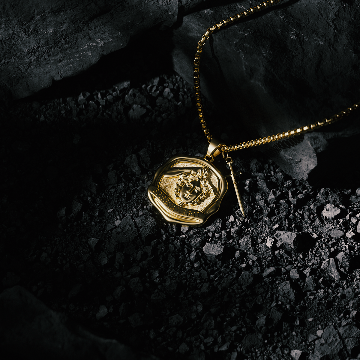 PERSEUS TRIUMPHANT PENDANT - GOLD