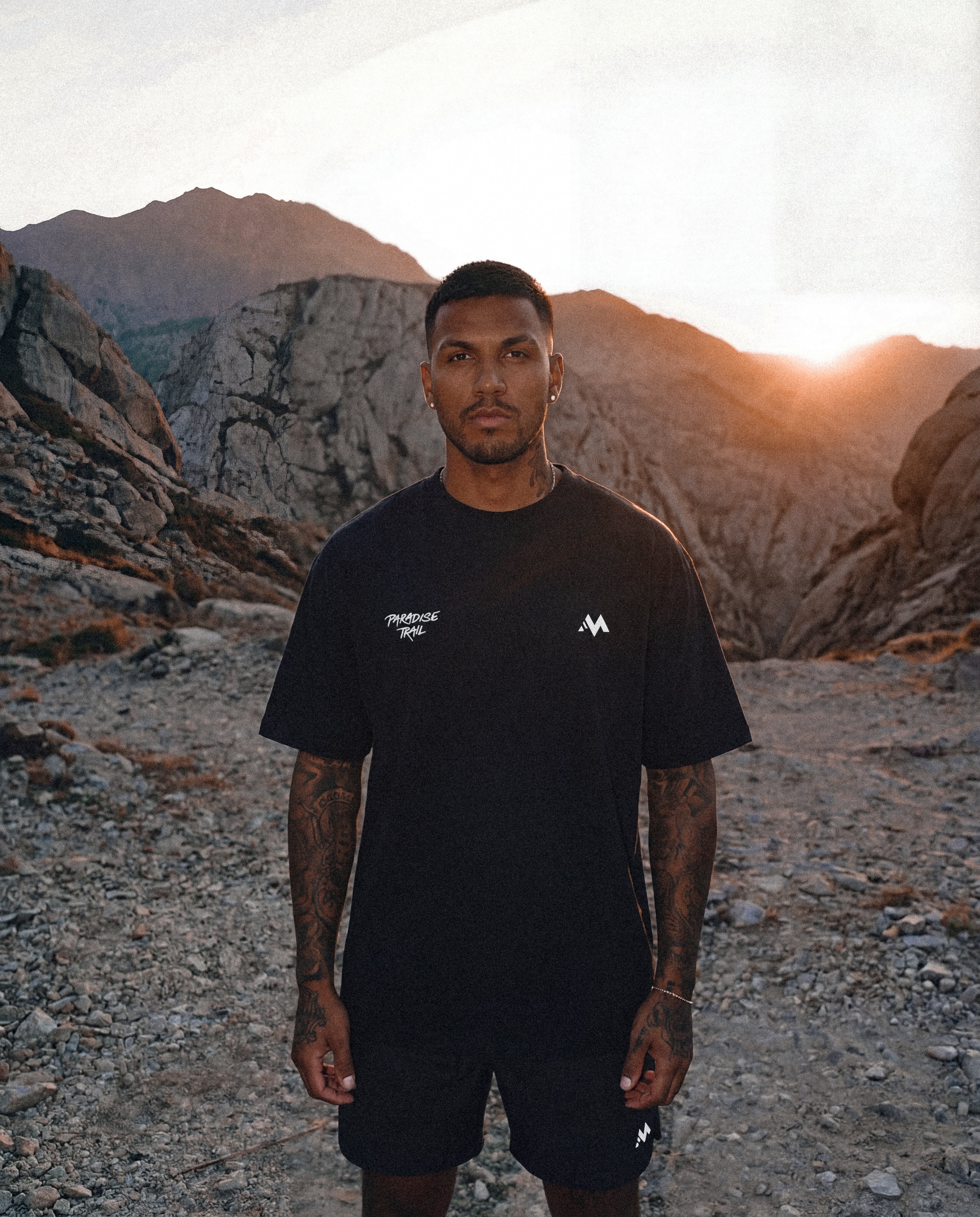 PARADISE TRAIL TEE - BLACK