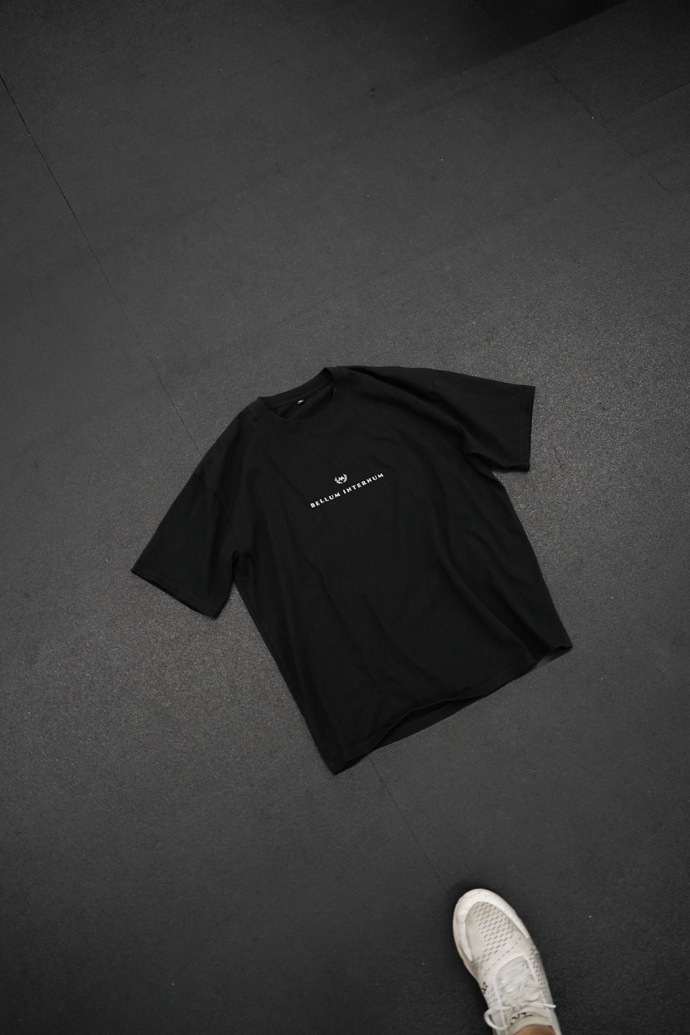 'BELLUM INTERNUM' TEE - BLACK