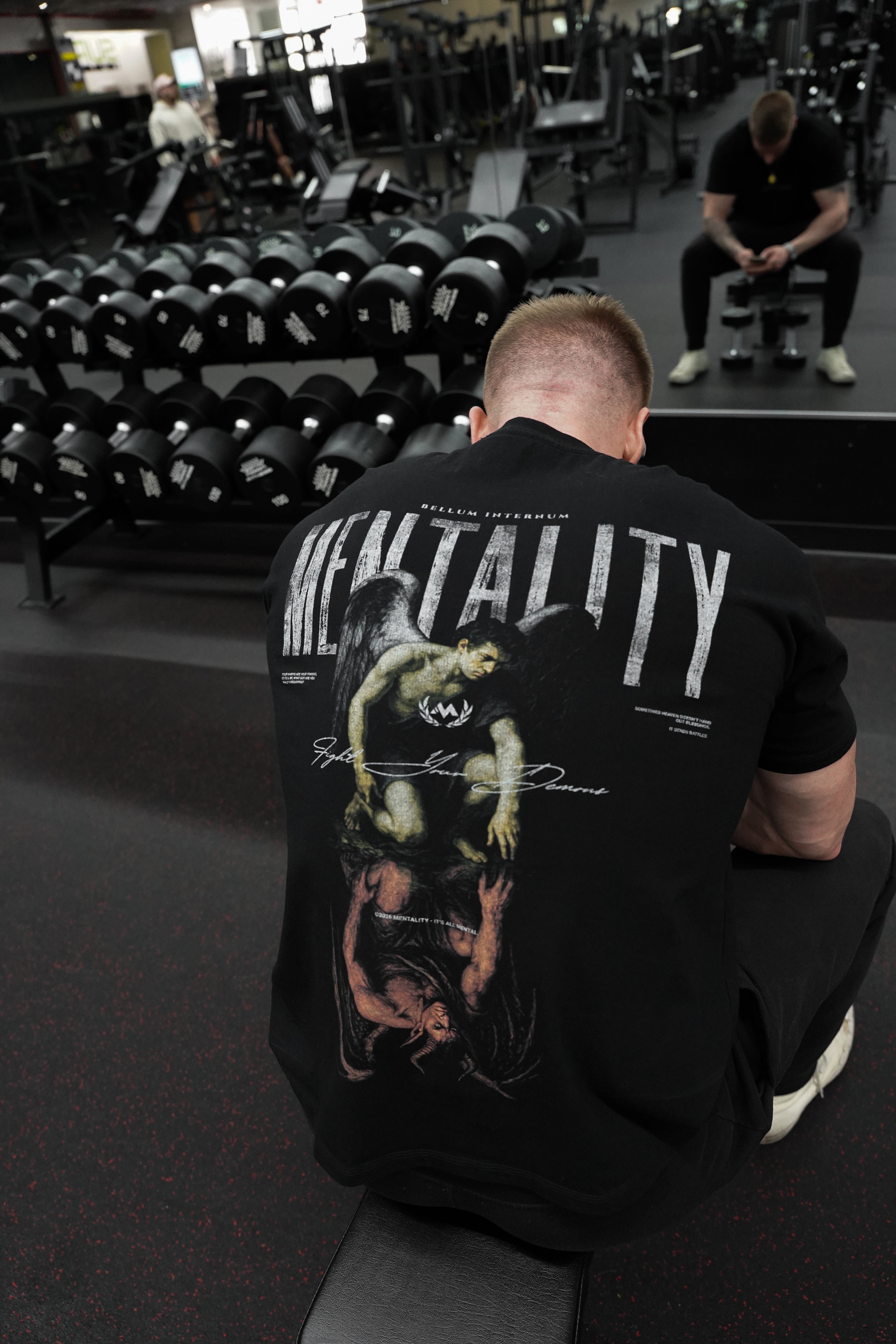 'BELLUM INTERNUM' TEE - BLACK