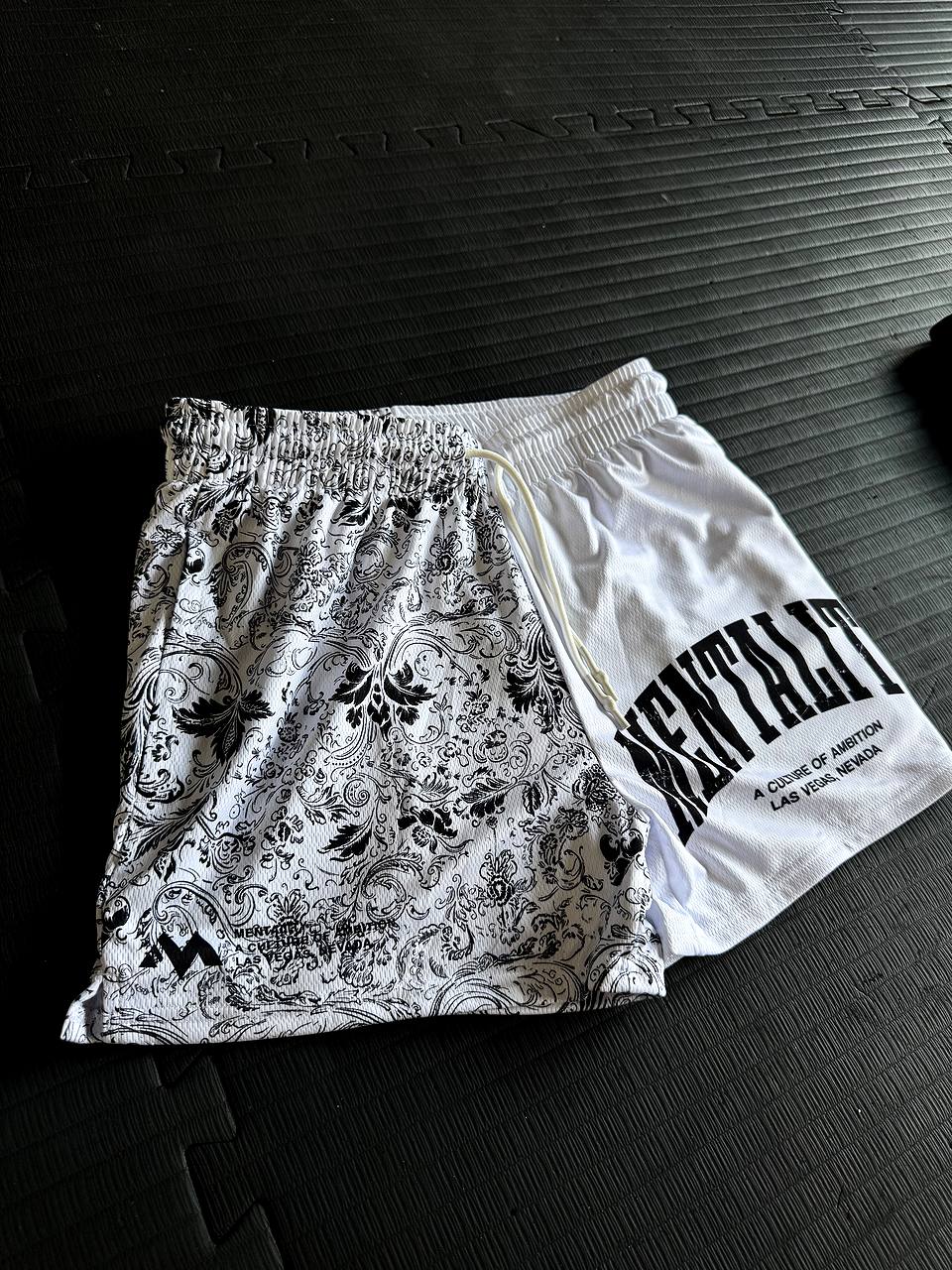 DIVIDE FLORAL SHORTS - WHITE
